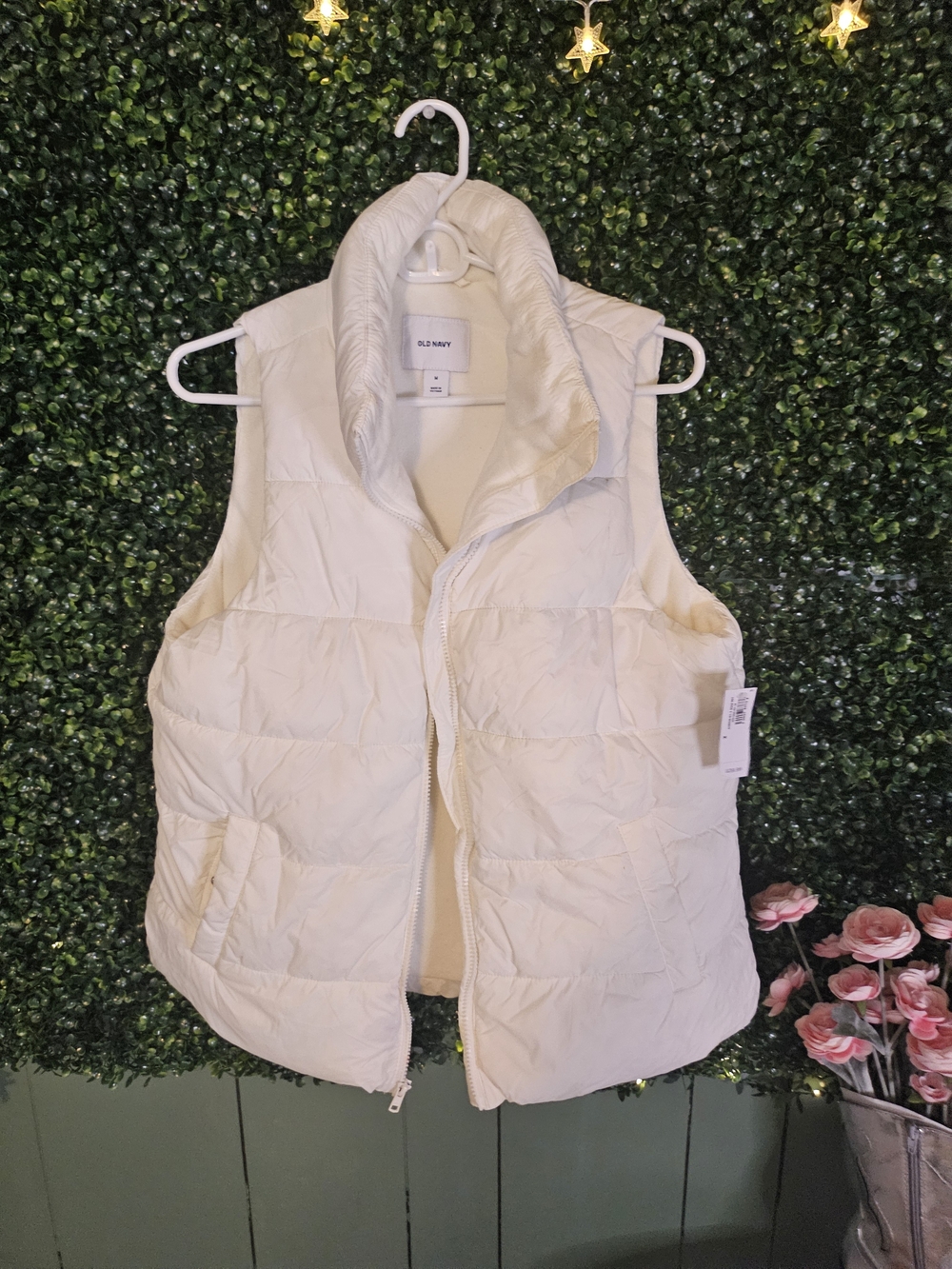 Old Navy Women's Cream Puffer Vest